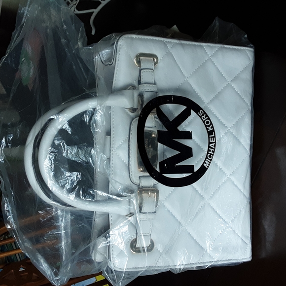 New Michael Kors Vanilla Hamiton Quilted Handbag Crossbody NWOT - Picture 9 of 11